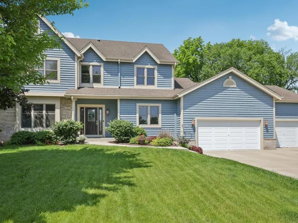 3915 South Waterbury COURT, New Berlin, WI 53151