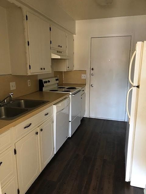 2nd image of 305 W King St
