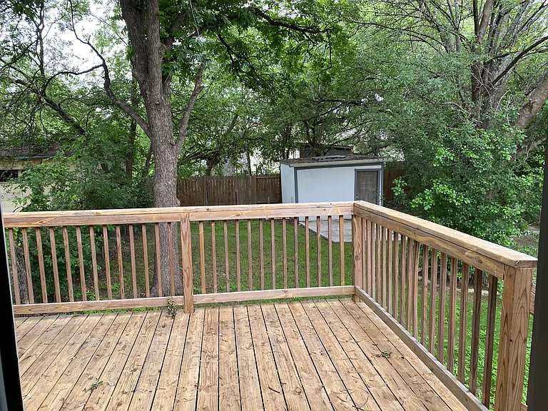 2118 Burnet St — Photo 23