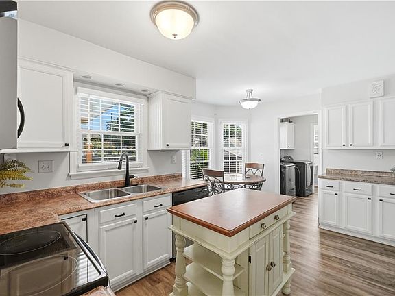 4th image of 3632 Davis Ave