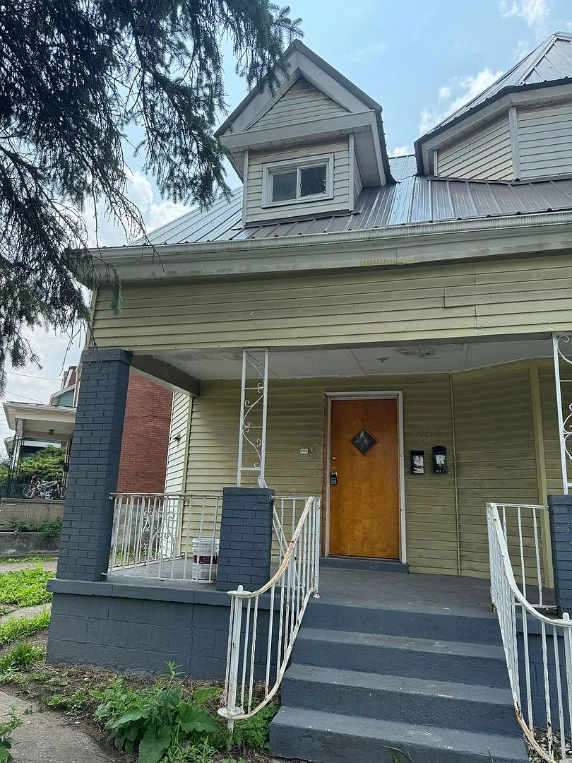2050 Monongahela Ave — Photo 2