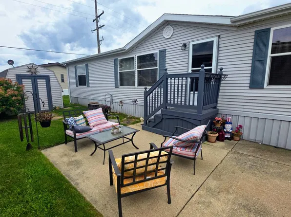25096 Canyon Cir, Flat Rock, MI 48134