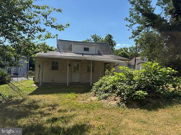 4th image of 725 Mentor Ave