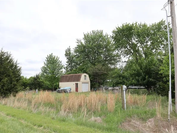 42 Buckskin Dr, Linn Valley, KS 66040