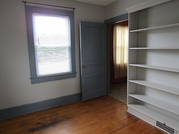 5th image of 1020 Boelte Ln