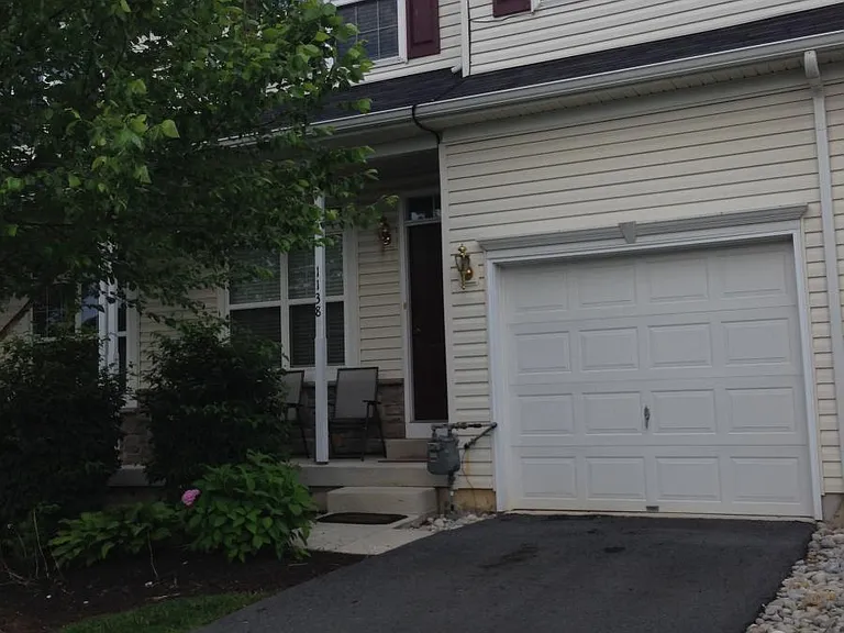 1138 Tudor Dr — Photo 2