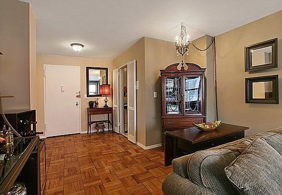 4th image of 200 E 27th St APT 7G