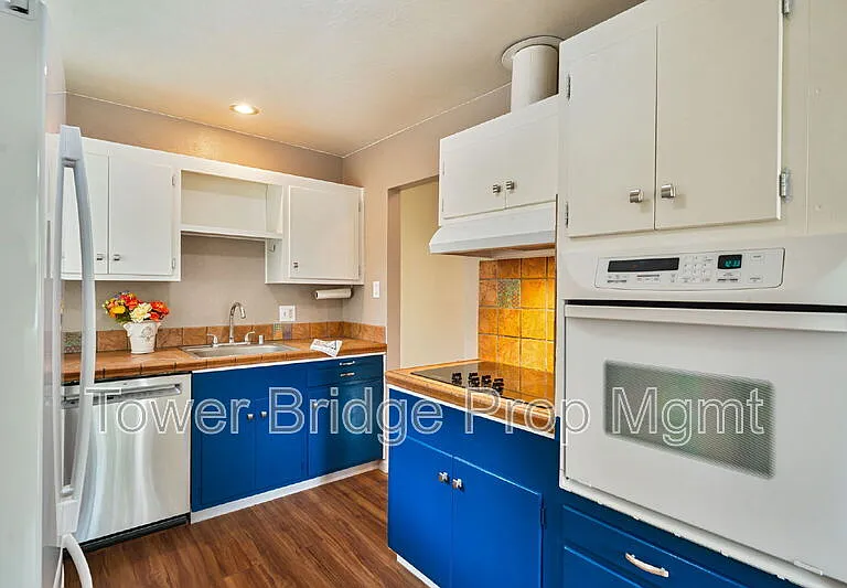 1317 School St — Photo 8