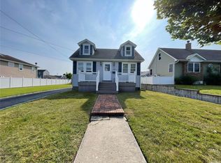 24 Annuskemunnica Rd, Babylon, NY 11702