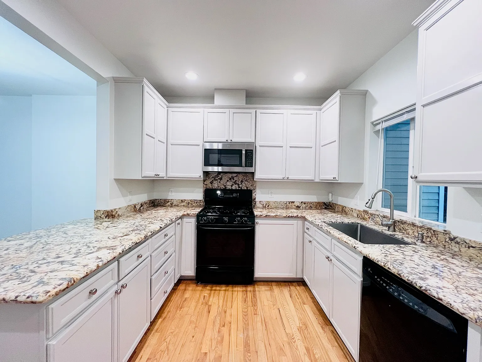 2 bed, 2.5 bath, 1609 sqft, $3,500 — Photo 3