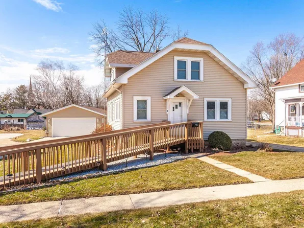 221 North Marion AVENUE, Jefferson, WI 53549
