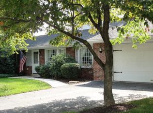 201 Deerfield Dr, Pottsville, PA 17901