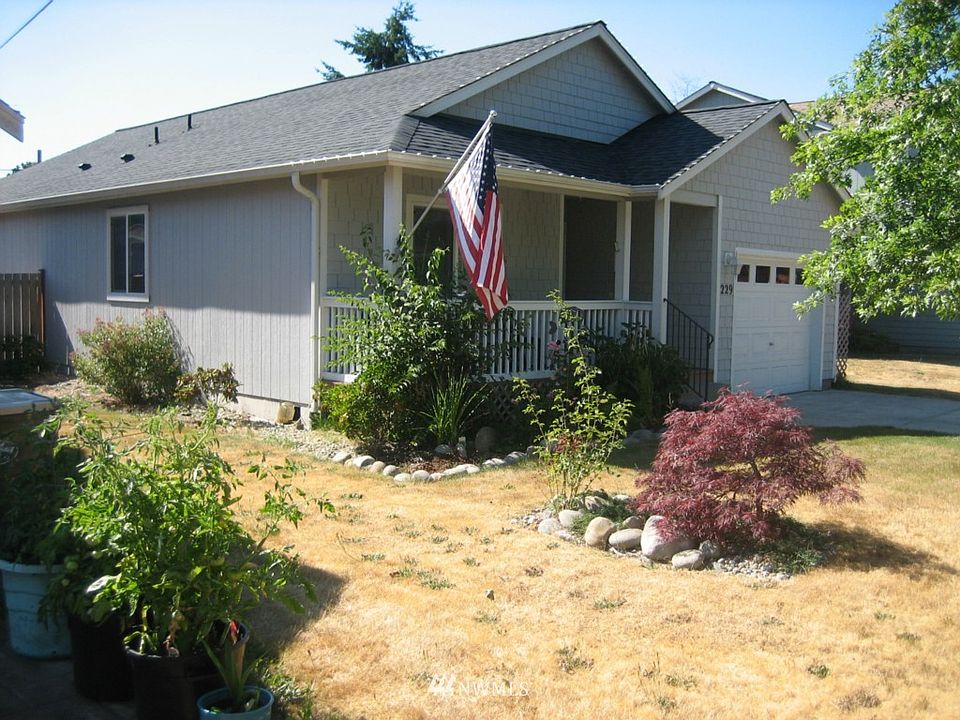 1st image of 229 McArthur Street SE
