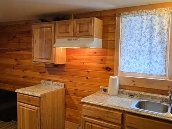 11 Collins Street, Bingham, ME 04920