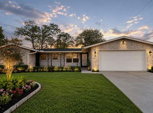 5902 Willow Glen Dr, Houston, TX 77033