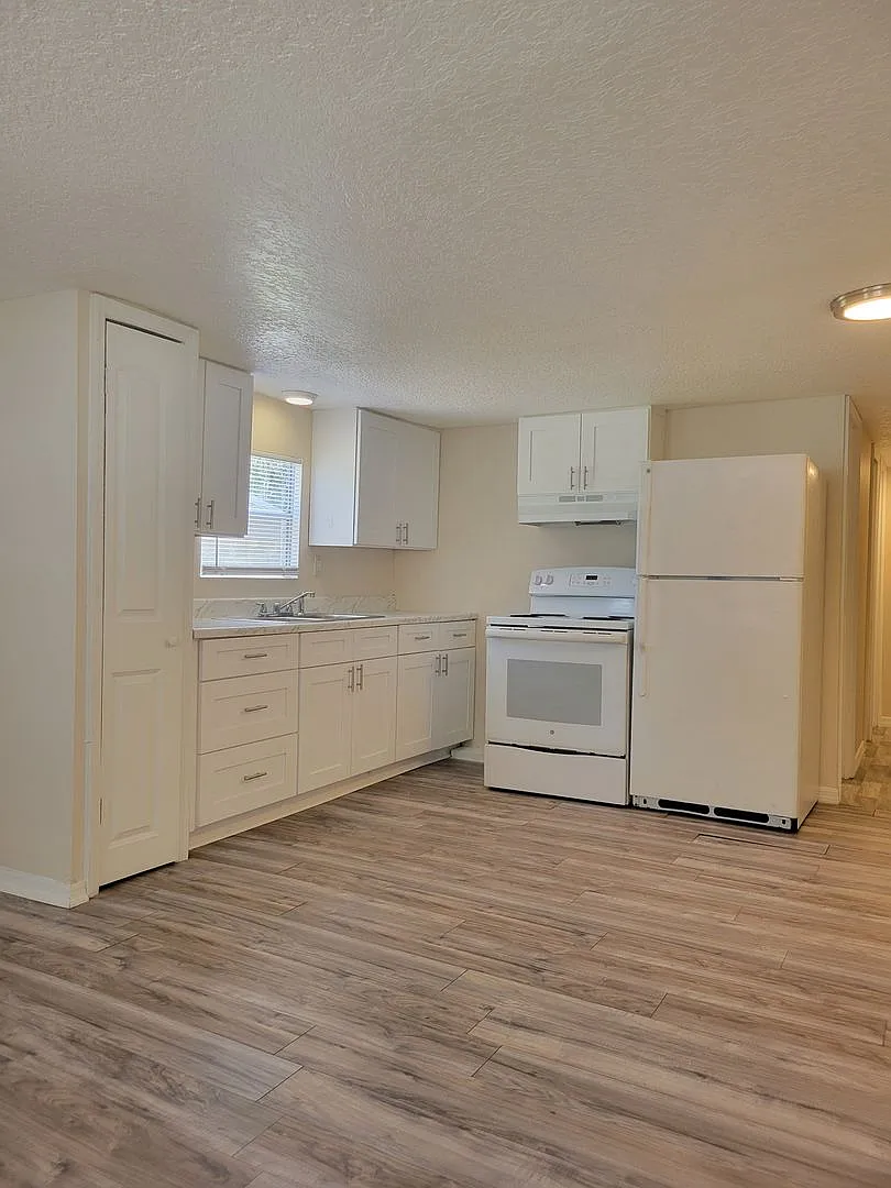 Two-Bedroom Home in Winter Haven — Photo 3