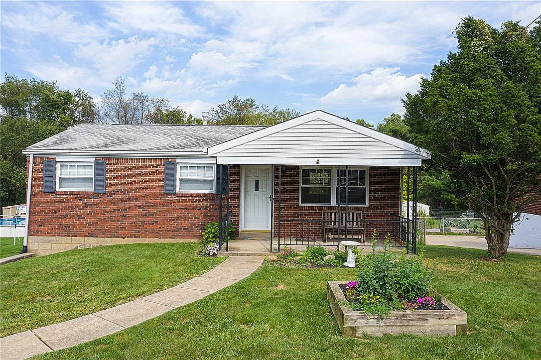 3 bed, 925 sqft, $1,600 — Photo 1
