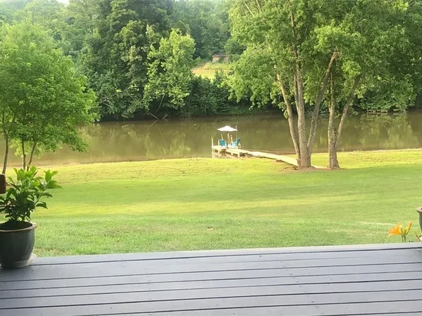 1645 Hebron Rd, Saint Marys, WV 26170