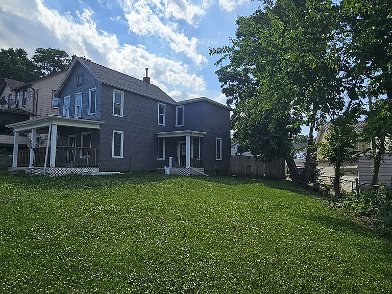425 Hill St — Photo 3