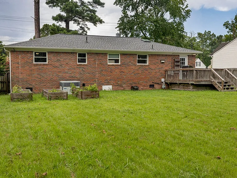 1104 Washington Dr — Photo 30