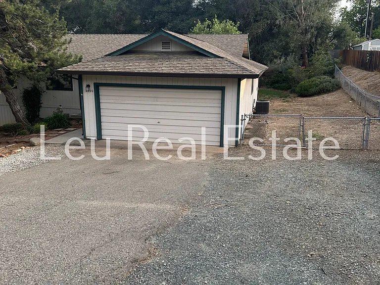 2720 Wentworth Rd — Photo 3