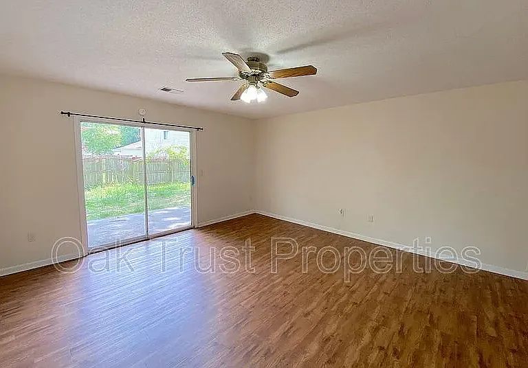 407 Catawba Dr — Photo 3