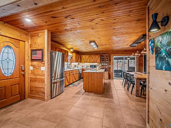 3rd image of 611 Cove Rd #1