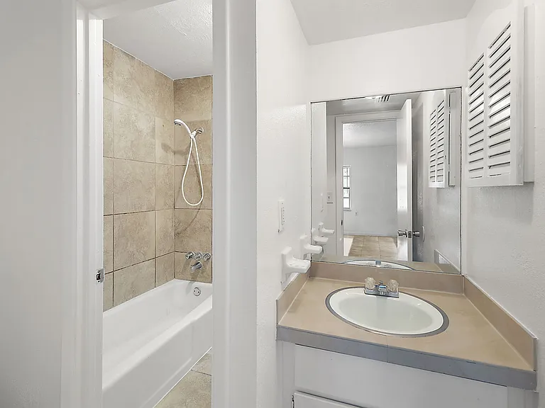 430 Euclid Ave #3 — Photo 6
