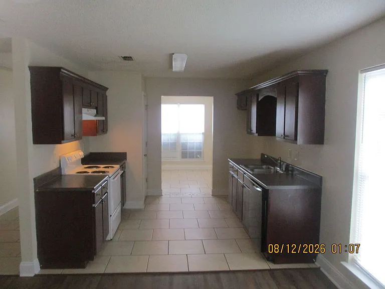113 Laurelwood Ct — Photo 2