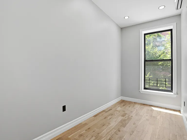 334 E 116th St #GARDEN-LEVEL — Photo 16