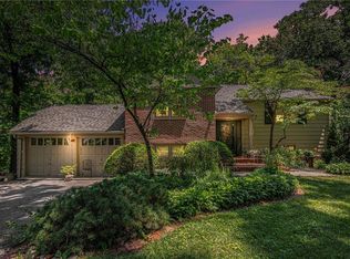 5613 Suwanee Rd, Fairway, KS 66205