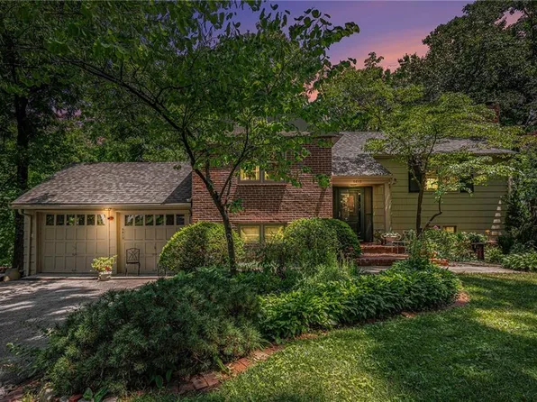 5613 Suwanee Rd, Fairway, KS 66205