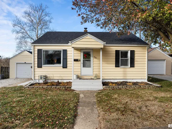 311 Court Dr, Washington, IL 61571