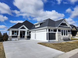 103 Spring Farm Rd, North Oaks, MN 55127