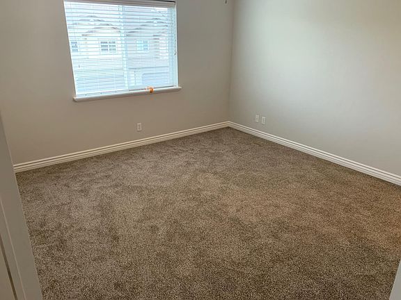 5th image of 2049 N Belmont Dr