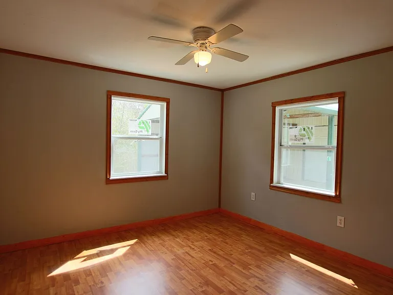 110 S Hunter St — Photo 27