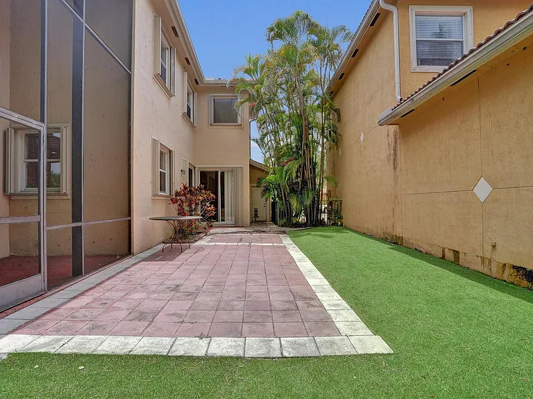 5897 NW 120th Ter — Photo 22