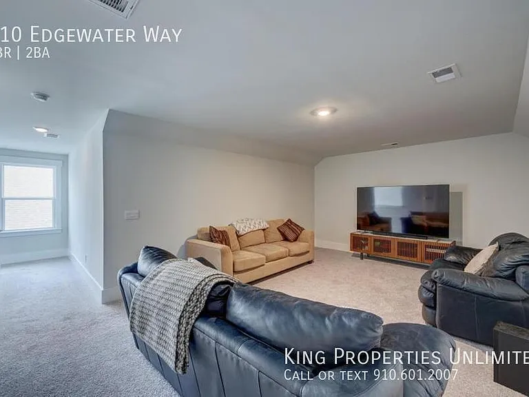 410 Edgewater Way — Photo 34
