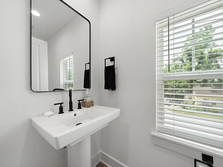 1503 Evelyn St — Photo 11