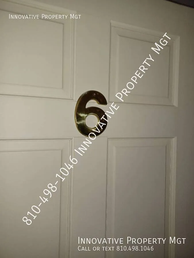 First 2 weeks free! Heat and water PAID! One bedroom apartment in historical downtown! — Photo 2
