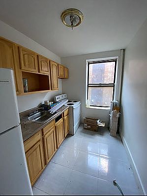 2nd image of 554 Hinsdale St #B8