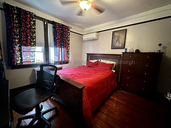5th image of 704 Montclair St