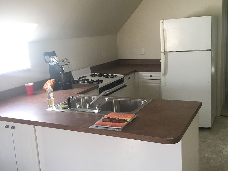 1st image of 305 1/2 Bowers Ln
