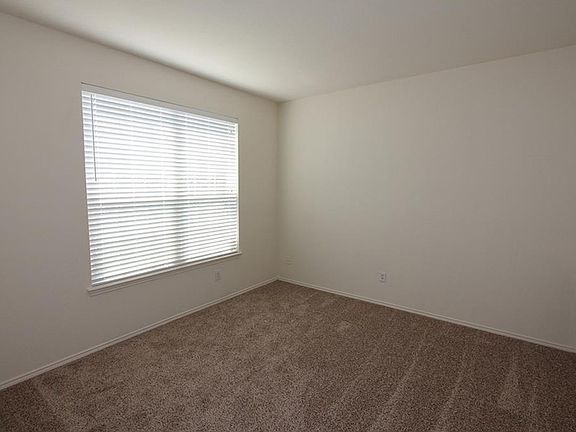 2nd image of 1001 Marlow Ln