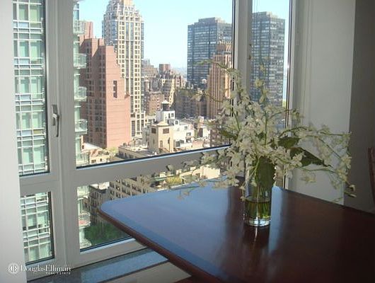 4th image of 250 E 53rd St APT 2403
