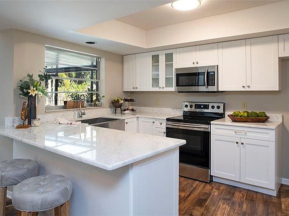 3rd image of 16514 Lonesdale Pl