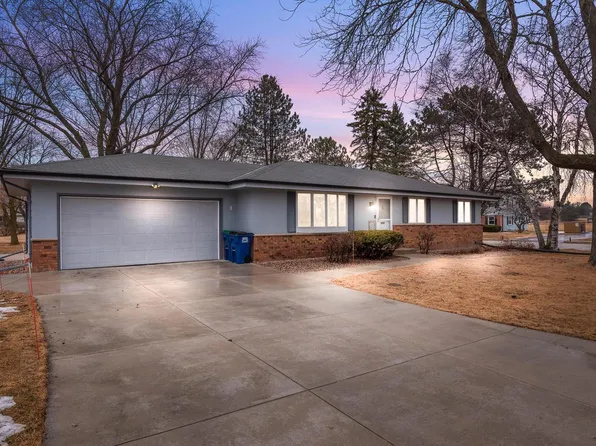 241 Manor DRIVE, Fredonia, WI 53021