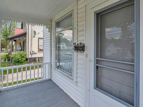 4th image of 544 Dowling St
