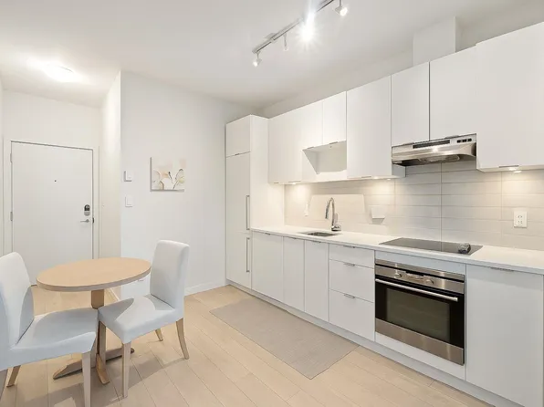 13678 Grosvenor Rd #410, Surrey, BC V3R 5E2