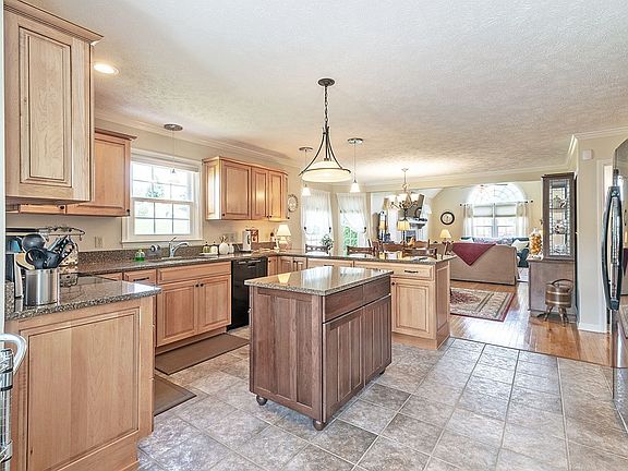 5th image of 17982 Glenwood Dr